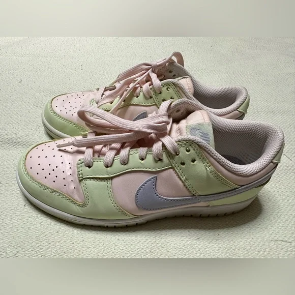 Nike Dunk Low Shoes Womens Size 7 Pastel Casual
Women's US 7 - Picture 2 of 8